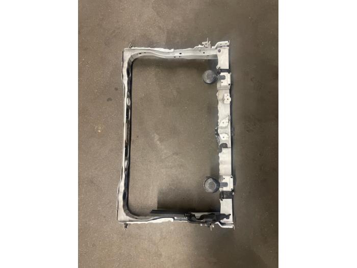 Begagnade Front Toyota Prius (ZVW3) 1.8 16V Pris på förfrågan erbjuds av Bongers Auto-Onderdelen Zeeland