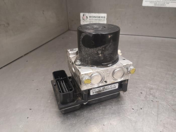 Begagnade ABS-pump Skoda Roomster (5J) 1.9 TDI Pris på förfrågan erbjuds av Bongers Auto-Onderdelen Zeeland