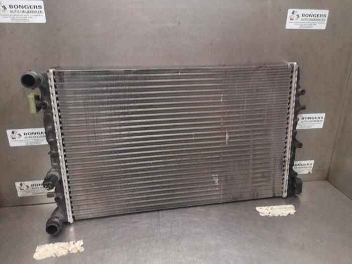 Usagé Radiateur Volkswagen Polo IV (9N1/2/3) 1.4 16V Prix sur demande proposé par Bongers Auto-Onderdelen Zeeland