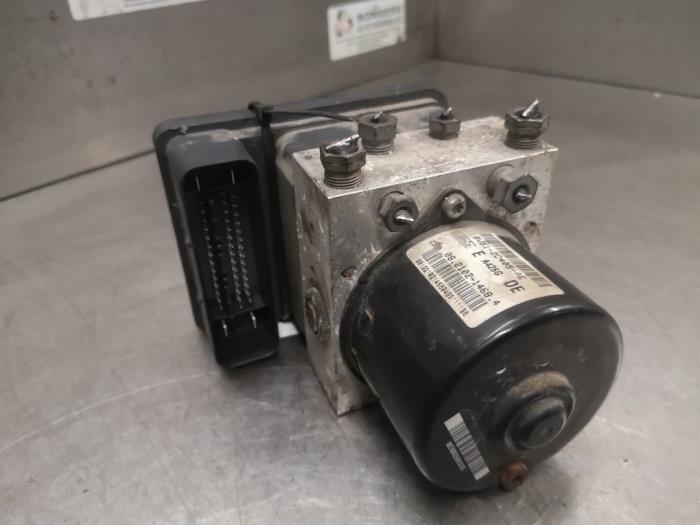 Usagé Bloc ABS Ford Fiesta 6 (JA8) 1.4 TDCi Prix sur demande proposé par Bongers Auto-Onderdelen Zeeland