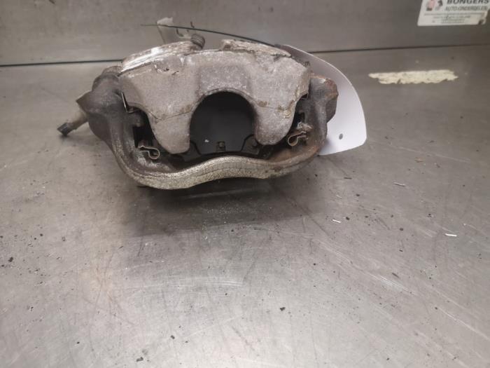 Gebrauchte Bremszange links hinten Mazda 3 (BM/BN) 1.5 Skyactiv-G 100 16V Preis auf Anfrage angeboten von Bongers Auto-Onderdelen Zeeland