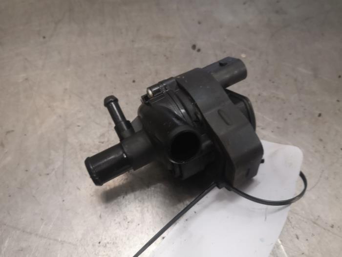 Usagé Pompe à eau Mercedes C (W204) 2.2 C-220 CDI 16V Prix sur demande proposé par Bongers Auto-Onderdelen Zeeland