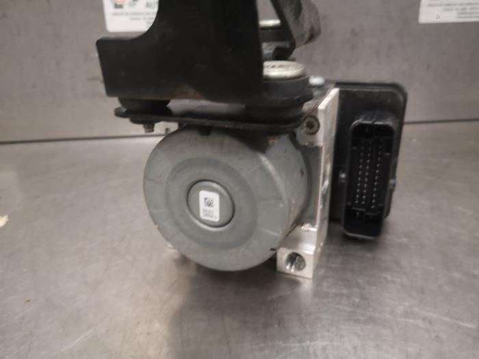 Używane Pompa ABS Ford Ka+ 1.2 Ti-VCT Cena na żądanie oferowane przez Bongers Auto-Onderdelen Zeeland