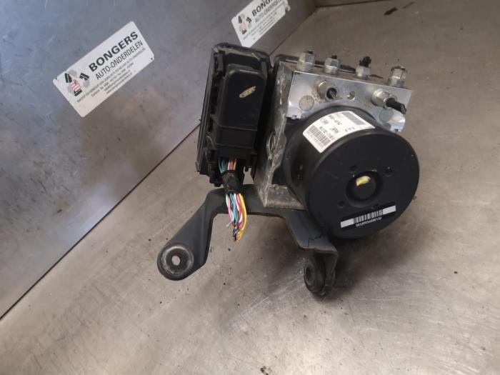 Gebrauchte ABS Pumpe Mazda 3 Sport (BL14/BLA4/BLB4) 2.0i MZR 16V Preis auf Anfrage angeboten von Bongers Auto-Onderdelen Zeeland