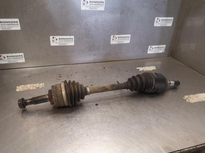 Gebrauchte Antriebswelle links vorne Toyota Avensis (T22) 1.8 16V Preis auf Anfrage angeboten von Bongers Auto-Onderdelen Zeeland
