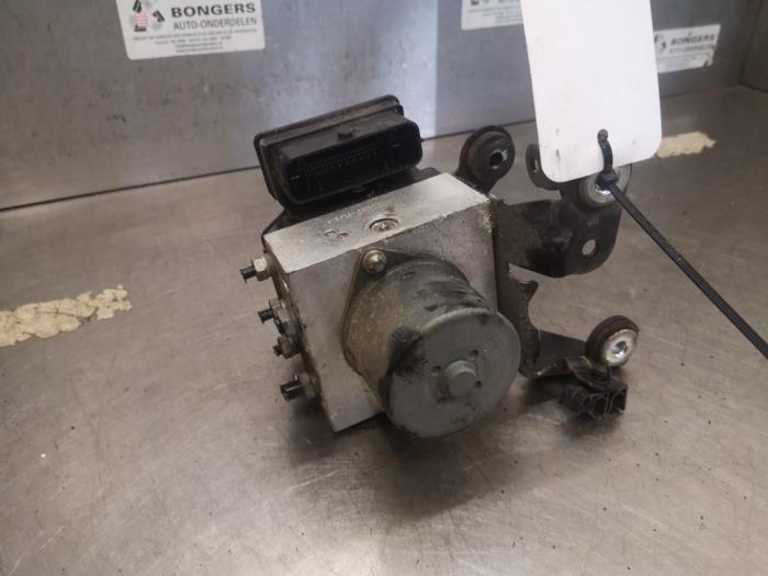 Used ABS pump Ford Mondeo IV Wagon 2.0 TDCi 115 16V Price on request offered by Bongers Auto-Onderdelen Zeeland