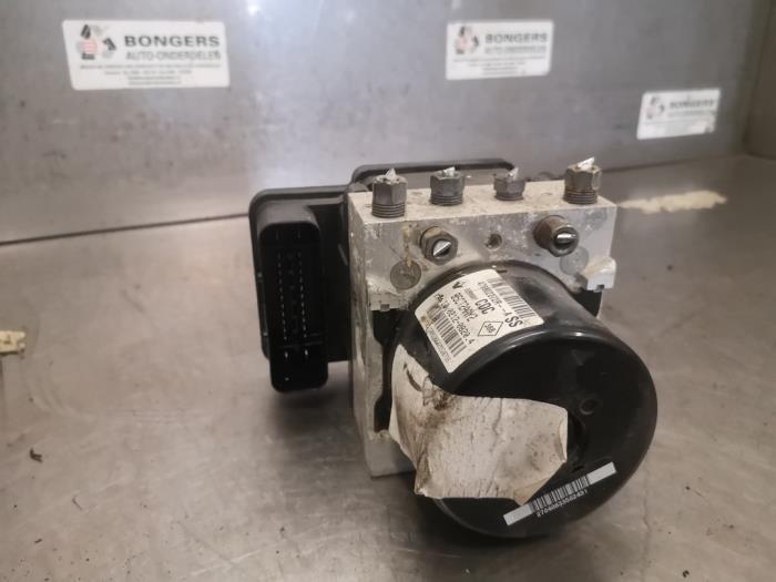 Usagé Bloc ABS Renault Megane III Grandtour (KZ) 1.6 16V Prix sur demande proposé par Bongers Auto-Onderdelen Zeeland