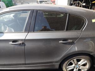 Używane Drzwi lewe tylne wersja 4-drzwiowa BMW 1 serie (E87/87N) 116d 16V Cena na żądanie oferowane przez Bongers Auto-Onderdelen Zeeland
