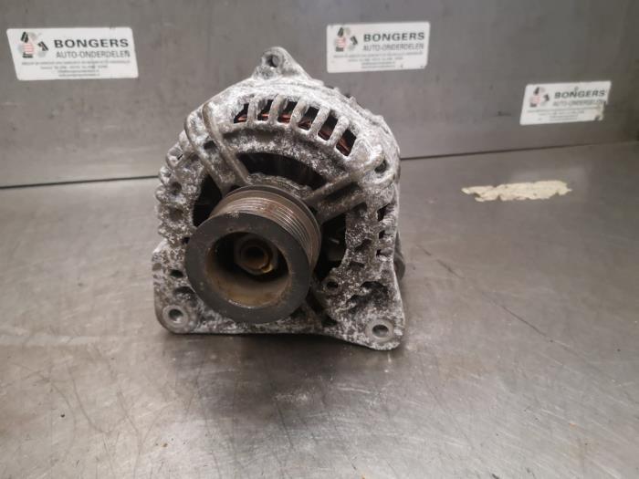 Begagnade Dynamo Renault Megane III Coupe (DZ) 1.6 16V Pris på förfrågan erbjuds av Bongers Auto-Onderdelen Zeeland