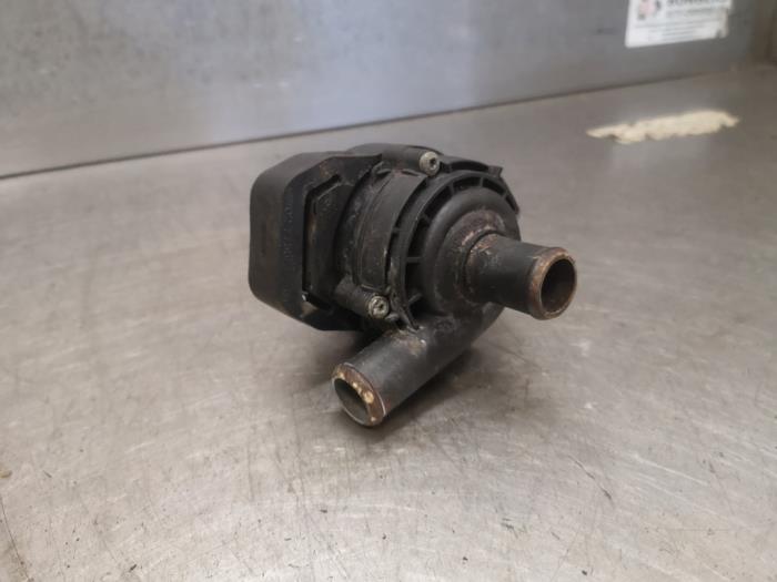 Begagnade Extra vattenpump Mercedes E (W212) E-220 CDI 16V BlueEfficiency,BlueTEC Pris på förfrågan erbjuds av Bongers Auto-Onderdelen Zeeland