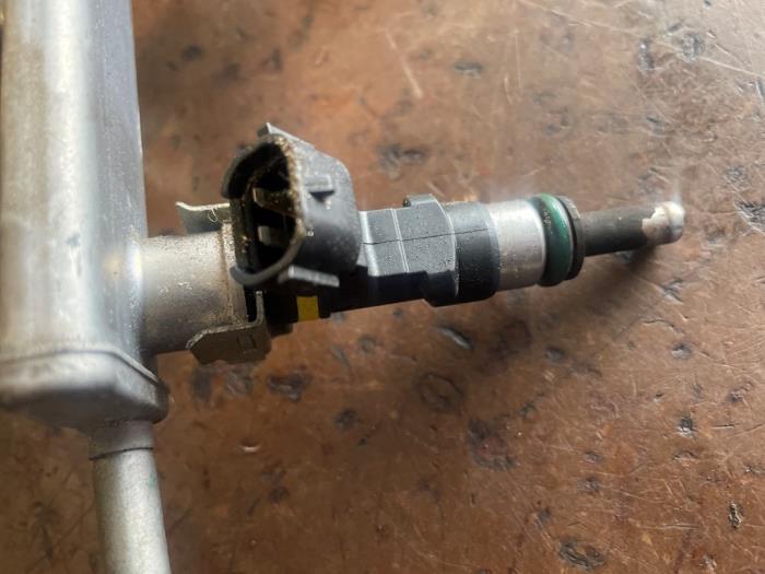 Injector (petrol injection) Mitsubishi Outlander 2.0 16V PHEV 4x4 ...