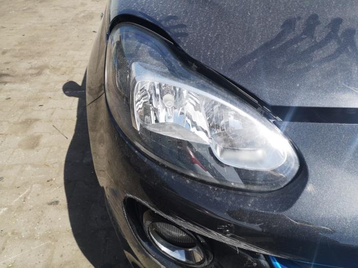 Używane Reflektor prawy Opel Adam 1.4 16V Cena na żądanie oferowane przez Bongers Auto-Onderdelen Zeeland