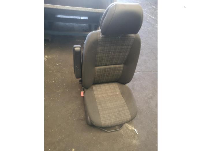 Używane Fotel (bus) Mercedes Sprinter 4,6t (906.65) 416 CDI 16V Cena na żądanie oferowane przez Bongers Auto-Onderdelen Zeeland