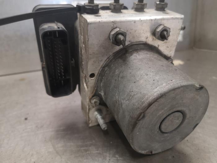 Usagé Pompe ABS Mercedes Sprinter 3,5t (906.73) 316 CDI 16V Prix sur demande proposé par Bongers Auto-Onderdelen Zeeland