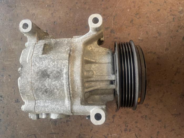 Pompe clim d'un Fiat 500 (312) 1.2 2009