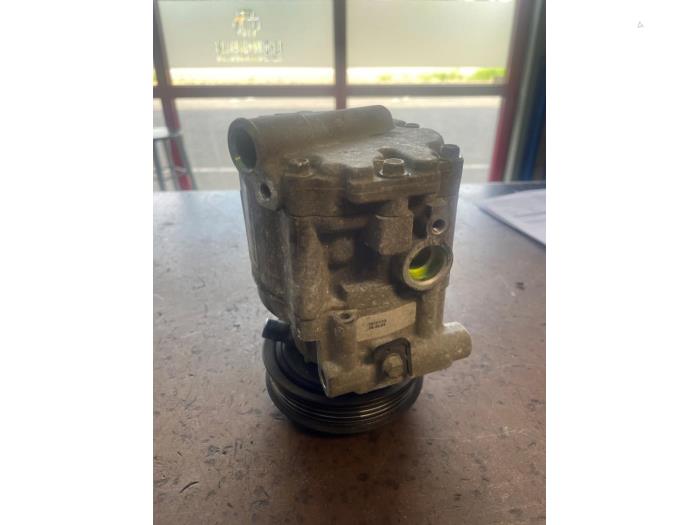 Pompe clim d'un Fiat 500 (312) 1.2 2009