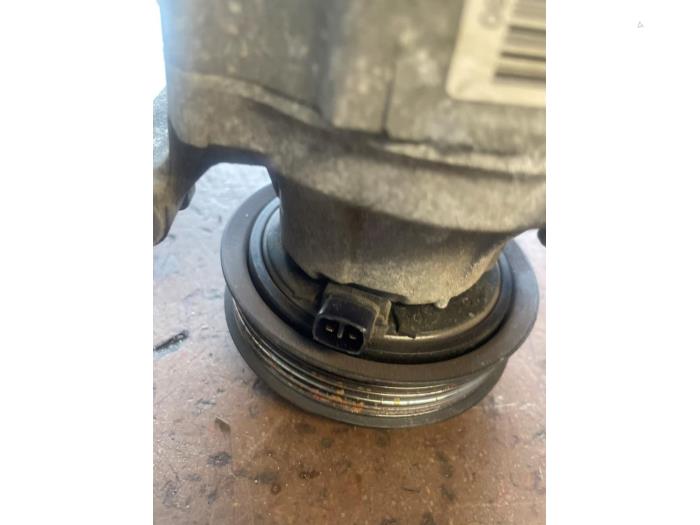 Pompe clim d'un Fiat 500 (312) 1.2 2009