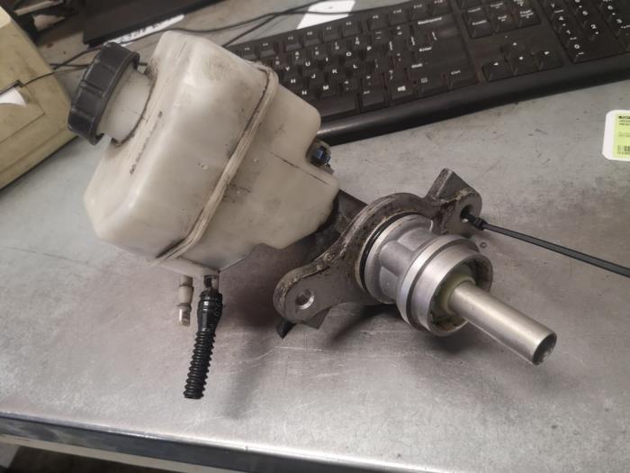 Used Master cylinder Mercedes Sprinter 3,5t (906.63) 310 CDI 16V Price on request offered by Bongers Auto-Onderdelen Zeeland