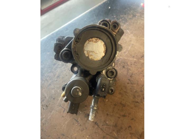 Used Diesel pump Ford Transit 2.2 TDCi 16V Price on request offered by Bongers Auto-Onderdelen Zeeland