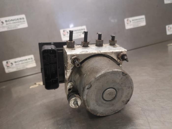 Begagnade ABS-pump Peugeot Partner Tepee (7A/B/C/D/E/F/G/J/P/S) 1.6 HDiF 90 16V Phase 1 Pris på förfrågan erbjuds av Bongers Auto-Onderdelen Zeeland