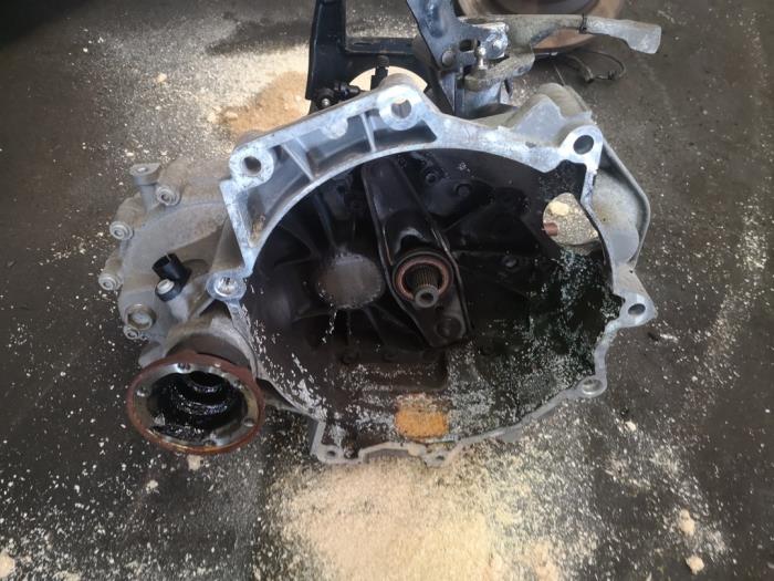 Used Gearbox Volkswagen Fox (5Z) 1.2 Price on request offered by Bongers Auto-Onderdelen Zeeland