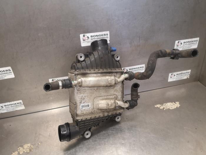 Usados Intercooler Jaguar XE 2.0d 180 16V Precio de solicitud ofrecido por Bongers Auto-Onderdelen Zeeland