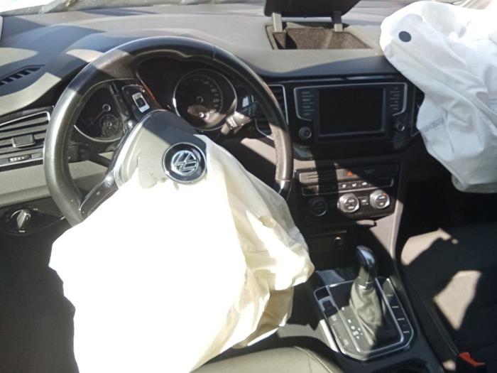 Używane Radio Volkswagen Sportsvan Cena na żądanie oferowane przez Bongers Auto-Onderdelen Zeeland