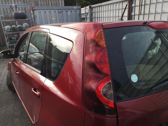Tylne swiatlo pozycyjne lewe z Nissan Note (E11) 1.5 dCi 90 2011