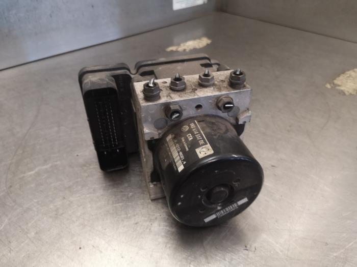 Begagnade ABS-pump Volkswagen Golf Plus (5M1/1KP) 2.0 TDI 16V Pris på förfrågan erbjuds av Bongers Auto-Onderdelen Zeeland