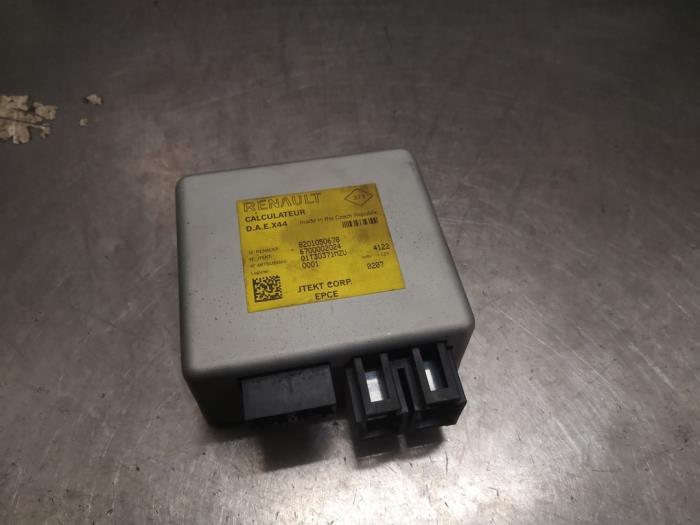 Usagé Ordinateur direction assistée Renault Twingo II (CN) 1.2 16V Prix sur demande proposé par Bongers Auto-Onderdelen Zeeland