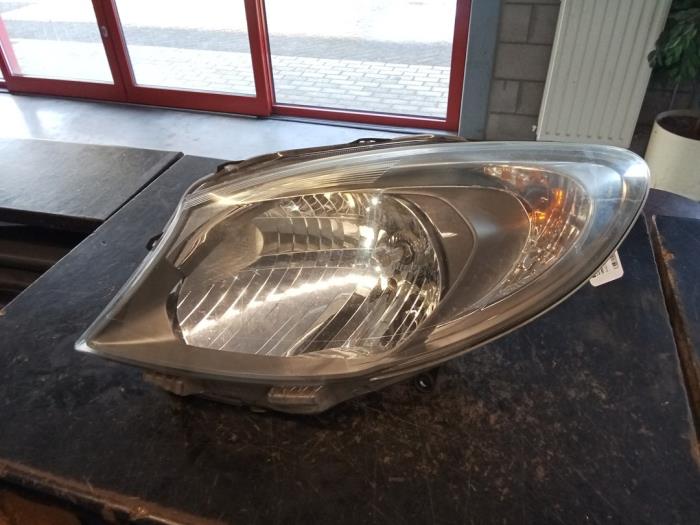 Używane Reflektor lewy Mercedes Citan (415.6) 1.5 109 CDI Cena € 100,00 Procedura marży oferowane przez Bongers Auto-Onderdelen Zeeland