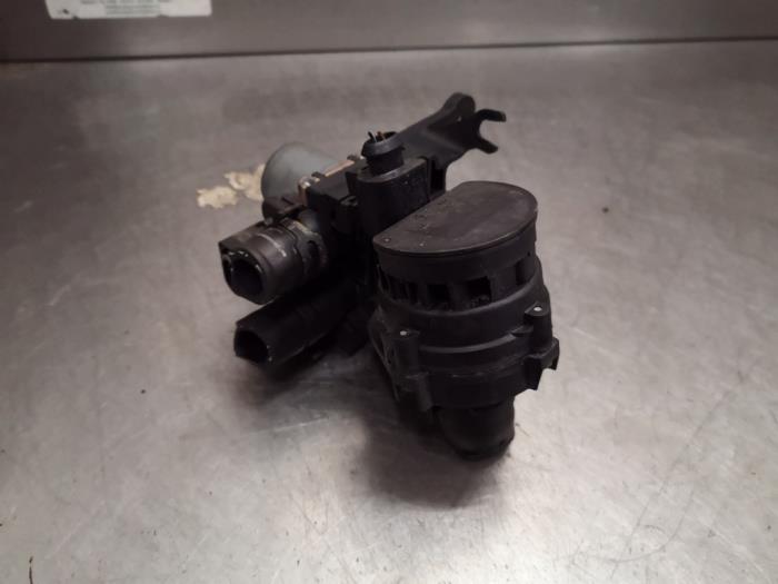 Usagé Pompe à eau Audi S6 Avant (C6) 5.2 V10 40V Prix sur demande proposé par Bongers Auto-Onderdelen Zeeland