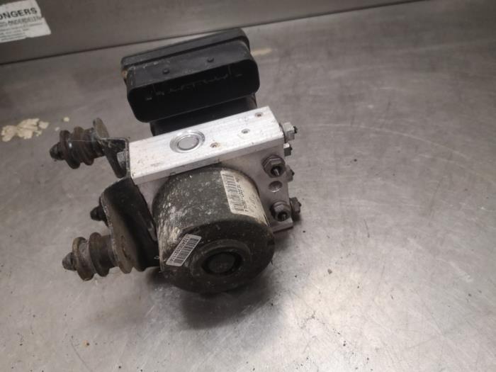 Used ABS pump Volkswagen Golf V (1K1) 1.9 TDI Price on request offered by Bongers Auto-Onderdelen Zeeland