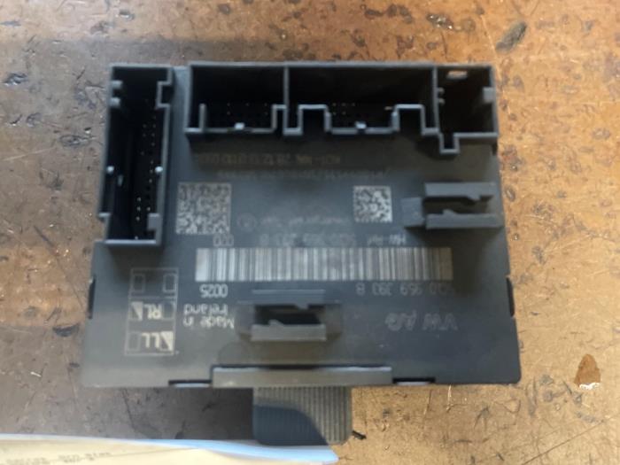 Used Central electronic module Volkswagen Golf VII (AUA) 1.6 TDI 16V Price on request offered by Bongers Auto-Onderdelen Zeeland