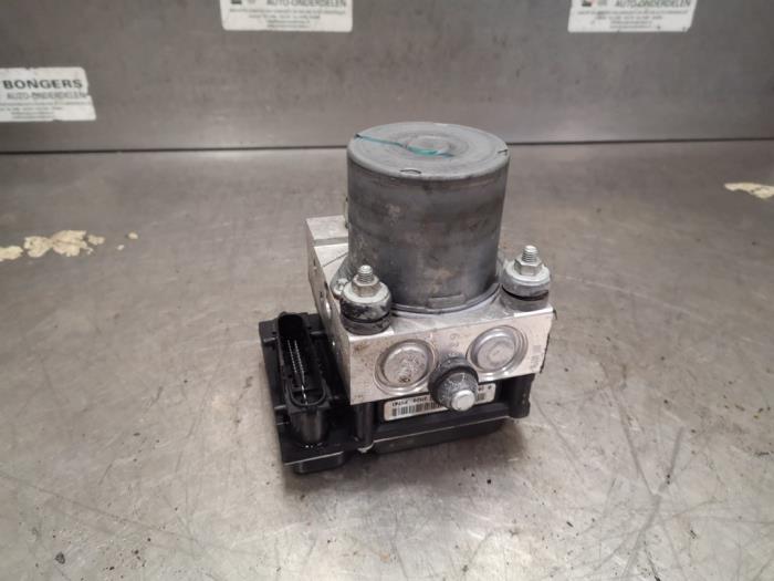Used ABS pump Nissan Qashqai (J10) 1.5 dCi DPF Price on request offered by Bongers Auto-Onderdelen Zeeland