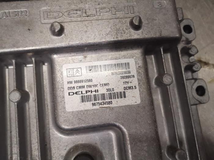 Engine management computer from a Peugeot 5008 I (0A/0E) 2.0 HDiF 16V GT Autom. 2010