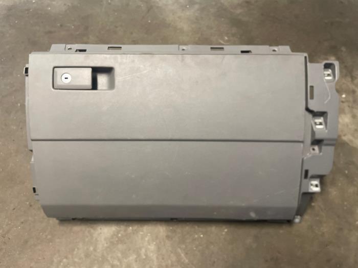 Handskfack Volkswagen Crafter (SY), 2016 2.0 TDI FWD, Minibuss, Diesel, 1.968cc, 103kW (140pk), FWD, DAUA; DNAE, 2016-09 (Begagnad)