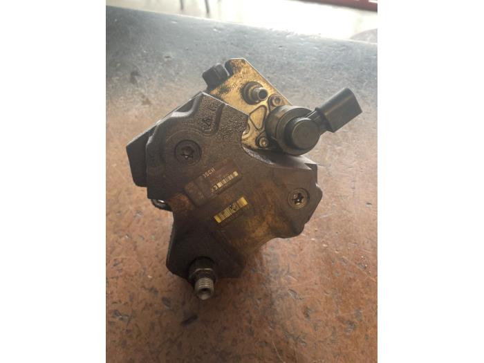 Usagé Pompe diesel BMW 5 serie Touring (E61) 530d 24V Prix sur demande proposé par Bongers Auto-Onderdelen Zeeland