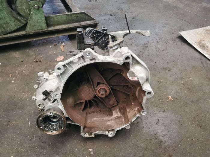 Gebrauchte Getriebe Volkswagen Polo IV (9N1/2/3) 1.2 Preis auf Anfrage angeboten von Bongers Auto-Onderdelen Zeeland