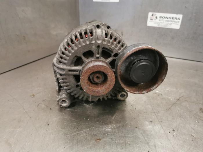 Begagnade Dynamo BMW 5 serie (E60) 525d 24V Pris på förfrågan erbjuds av Bongers Auto-Onderdelen Zeeland