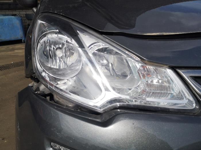 Używane Reflektor prawy Citroen C3 (SC) 1.2 VTi 82 12V Cena na żądanie oferowane przez Bongers Auto-Onderdelen Zeeland