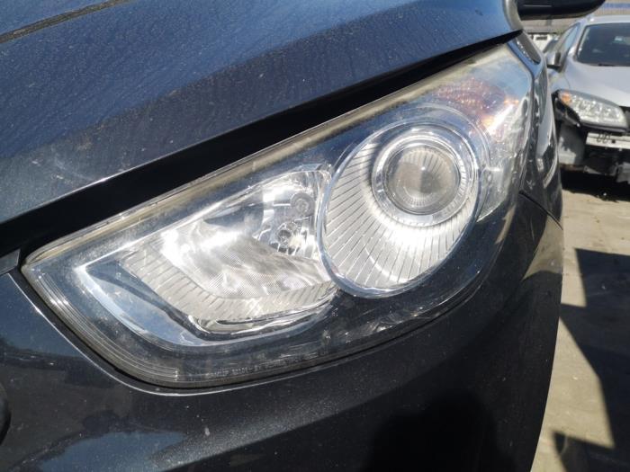 Używane Reflektor lewy Hyundai iX35 (LM) 2.0 CRDi 16V 4x4 Cena na żądanie oferowane przez Bongers Auto-Onderdelen Zeeland