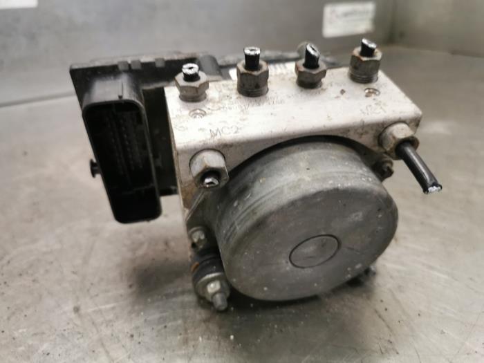 Begagnade ABS-pump Fiat Grande Punto (199) 1.3 JTD Multijet 16V Pris på förfrågan erbjuds av Bongers Auto-Onderdelen Zeeland