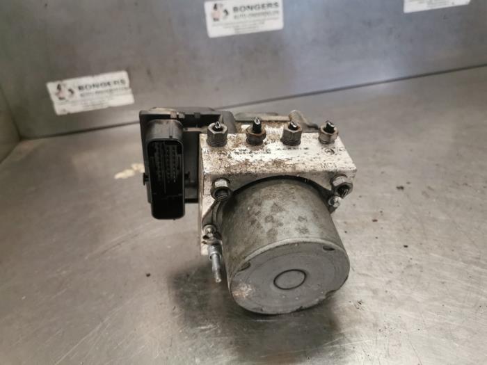 Usagé Pompe ABS Peugeot Partner Tepee (7A/B/C/D/E/F/G/J/P/S) 1.6 HDi,Blue HDi 75 Prix sur demande proposé par Bongers Auto-Onderdelen Zeeland