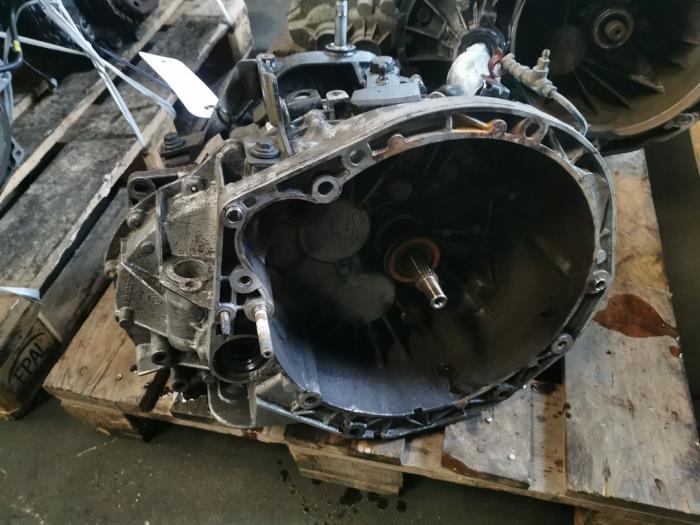 Used Gearbox Renault Trafic New (JL) 1.9 dCi 100 16V Price on request offered by Bongers Auto-Onderdelen Zeeland