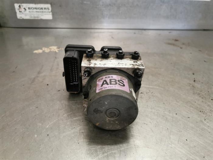Gebrauchte ABS Pumpe Hyundai i30 (FD) 1.6 CRDi 16V VGT LP Preis auf Anfrage angeboten von Bongers Auto-Onderdelen Zeeland