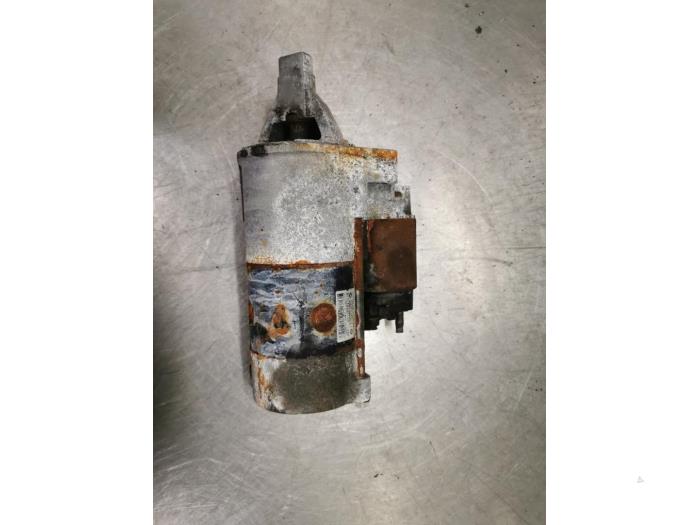 Used Starter Chrysler Voyager/Grand Voyager (RT) 2.8 CRD 16V Grand Voyager Price on request offered by Bongers Auto-Onderdelen Zeeland