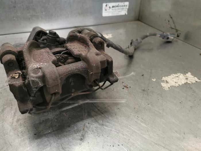 Gebrauchte Bremszange rechts hinten Ford Mondeo V Preis auf Anfrage angeboten von Bongers Auto-Onderdelen Zeeland