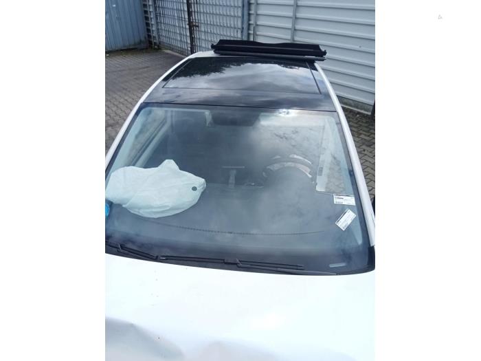 Używane Szyberdach Volkswagen Up! (121) 1.0 12V 60 Cena na żądanie oferowane przez Bongers Auto-Onderdelen Zeeland