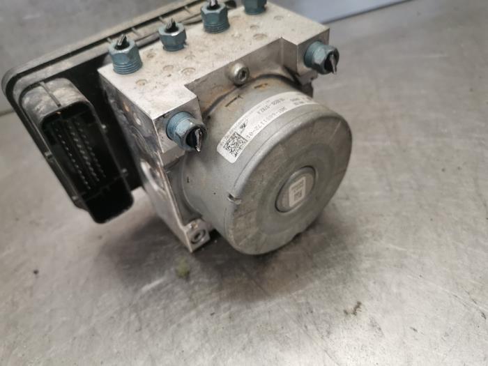 Begagnade ABS-pump BMW 4 serie (F32) 420d 2.0 16V Pris på förfrågan erbjuds av Bongers Auto-Onderdelen Zeeland